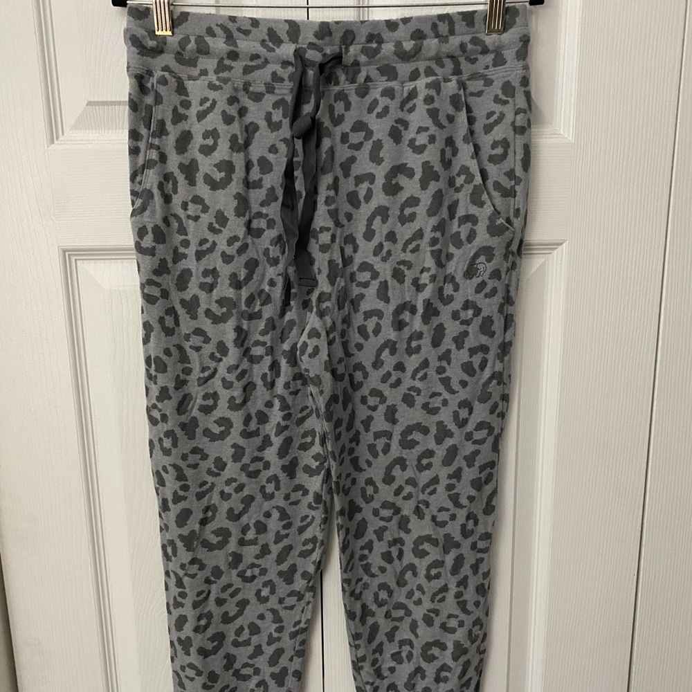 Ivory Ella, Small, Monochrome Gray Cheetah print Capri Pants,